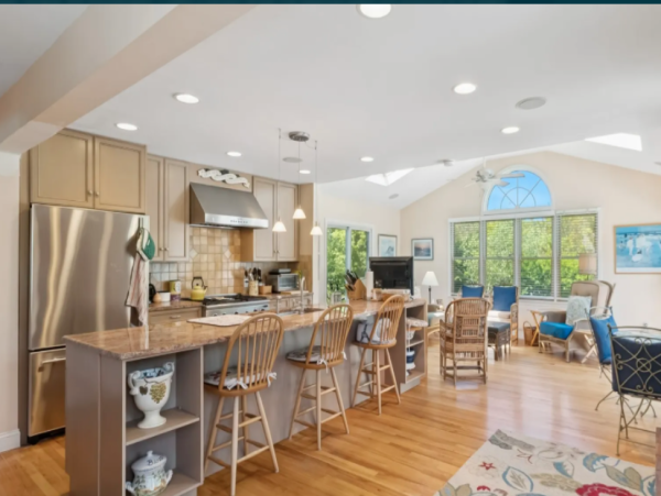 Luxurious Retreat in Tiana Shores - Your Perfect Hamptons Getaway
